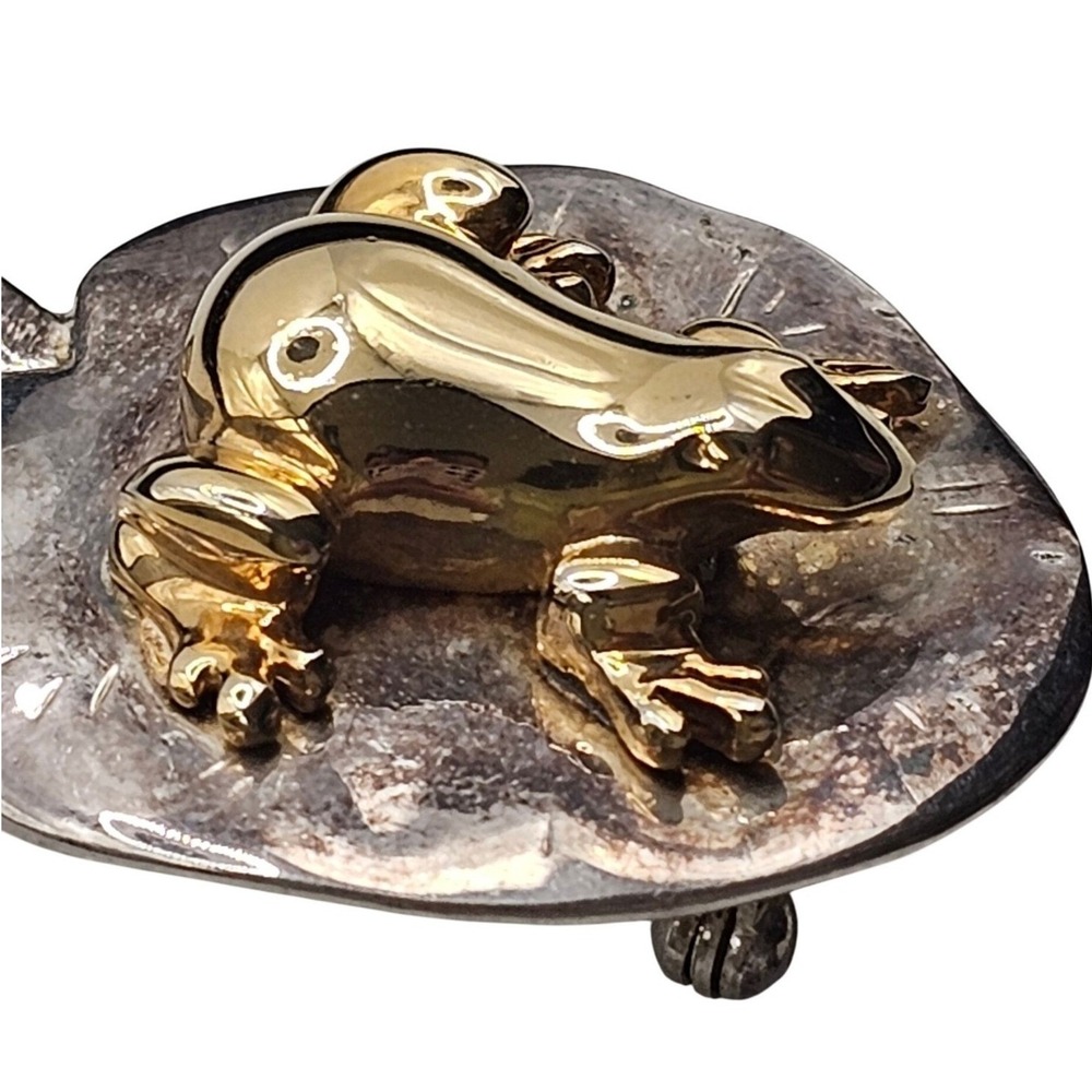 Vtg Gold Tone Frog Brooch Leaf Silver Tone Figural Animal Nature Pin‎ Heavy Stmt